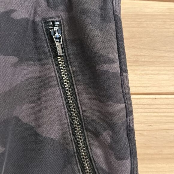 Athleta Size 10 Farallon Camouflage Jogger Pants - Picture 6 of 13